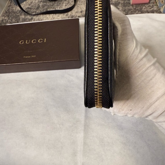 Women’s Gucci Black Pebbles Leather Zip-Around Wallet- 771155 - Picture 4 of 7